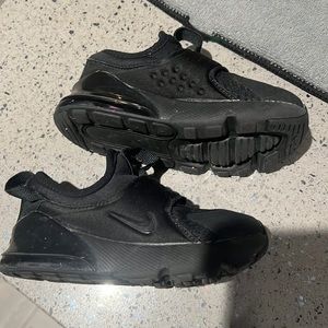 Nike Air All Black with pull tabs no laces size 8 unisex